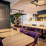 Novotel Lyon Meeting & Events Szálloda 4*