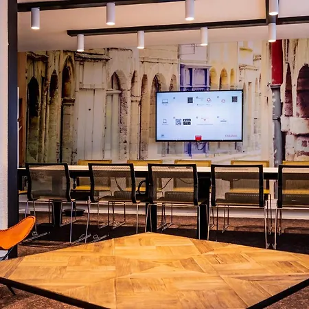Novotel Lyon Meeting & Events Hotel