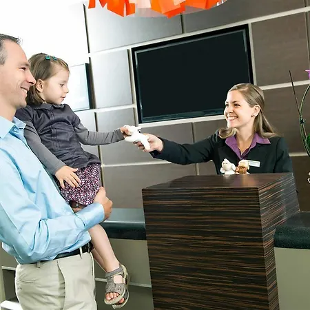 Novotel Lyon ברון