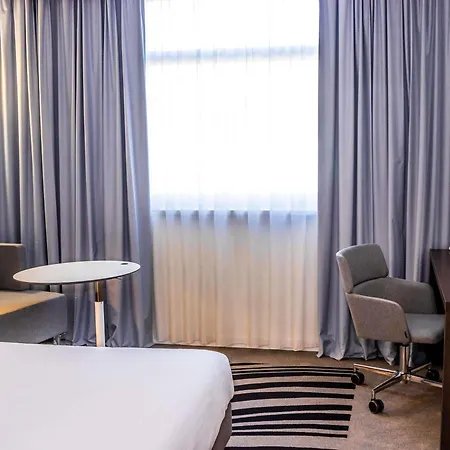 Novotel Lyon Meeting & Events 호텔 4*