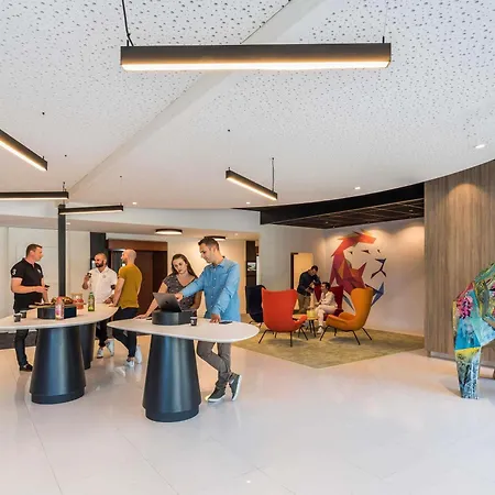Novotel Lyon Meeting & Events מלון