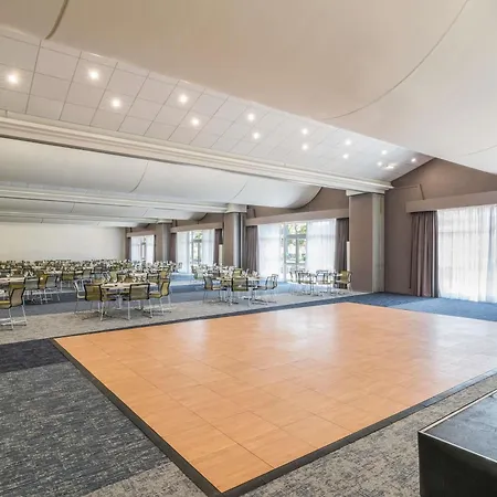 Novotel Lyon Meeting & Events מלון 4*