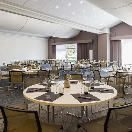 Novotel Lyon Meeting & Events 4* ברון
