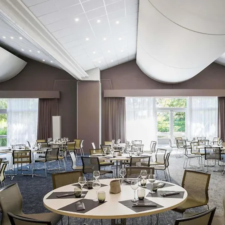 Novotel Lyon Meeting & Events מלון 4*
